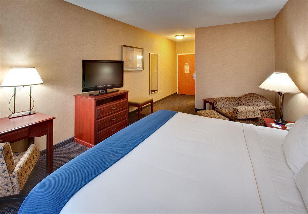Holiday Inn Express Jamestown By Ihg Oda fotoğraf