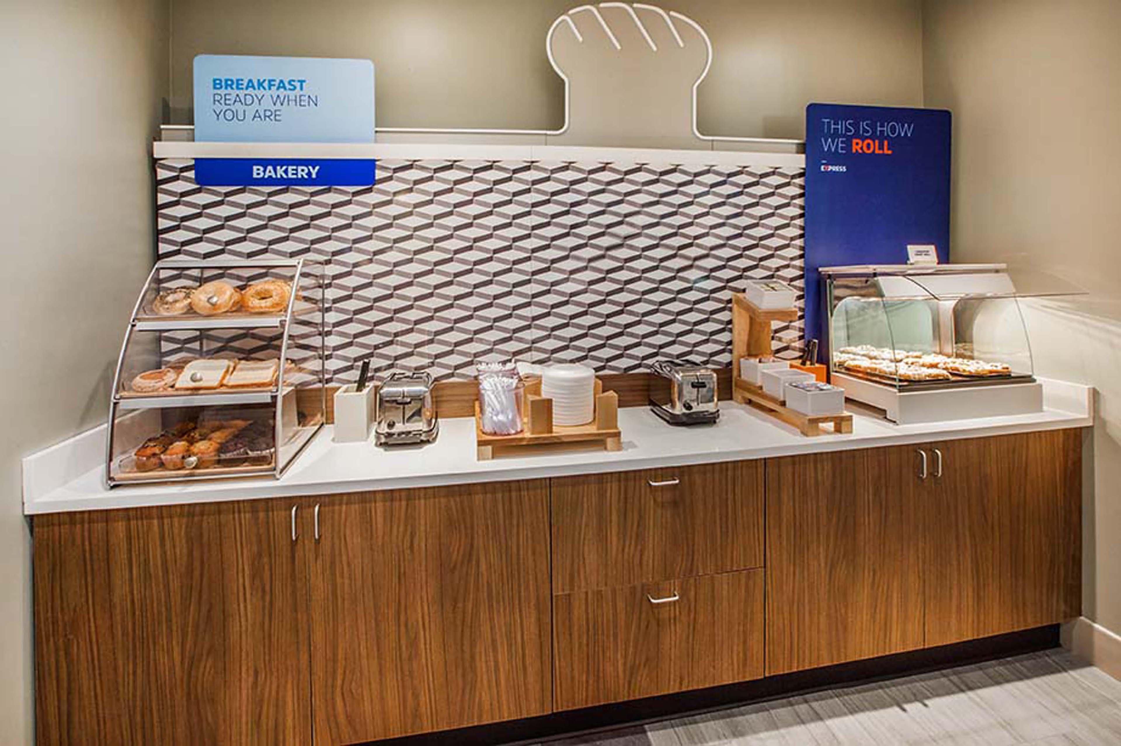 Holiday Inn Express Jamestown By Ihg Dış mekan fotoğraf